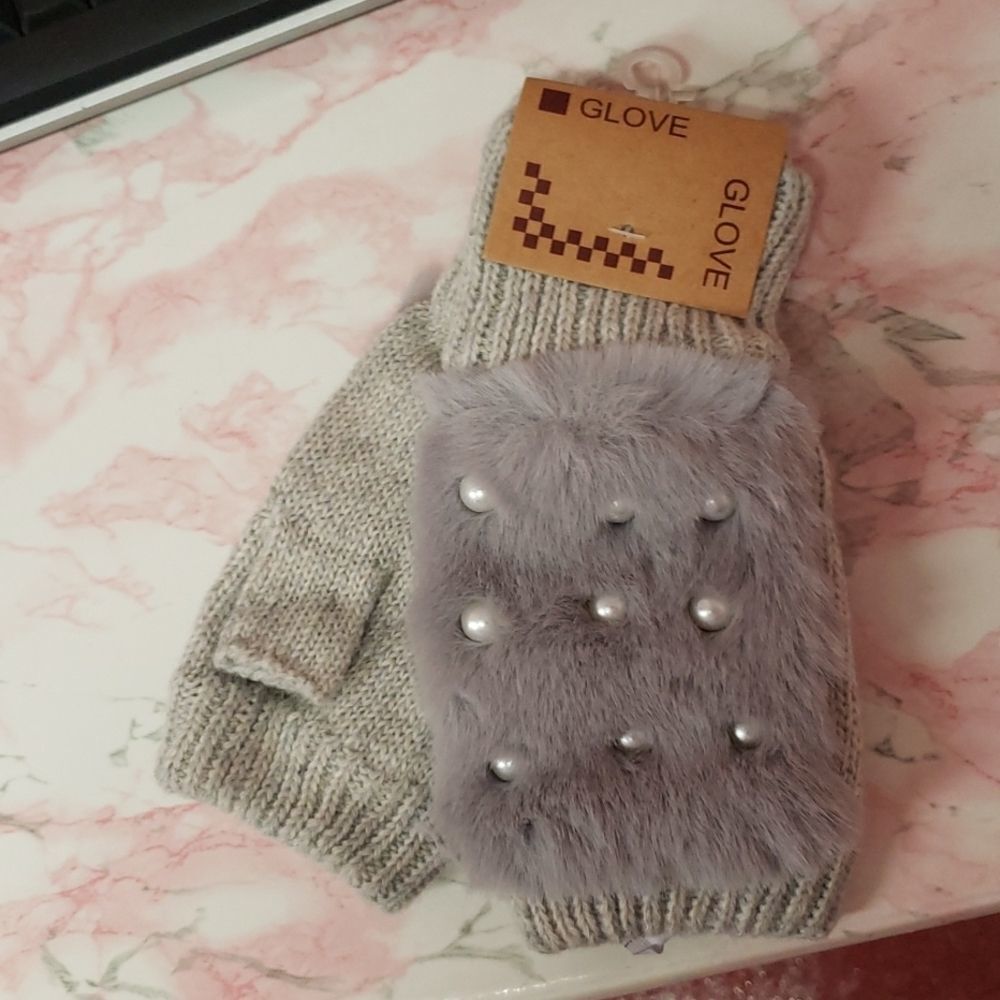 Fingerless Faux fir & Pearl knit gloves NWT OSFA  HIT BUY NOW